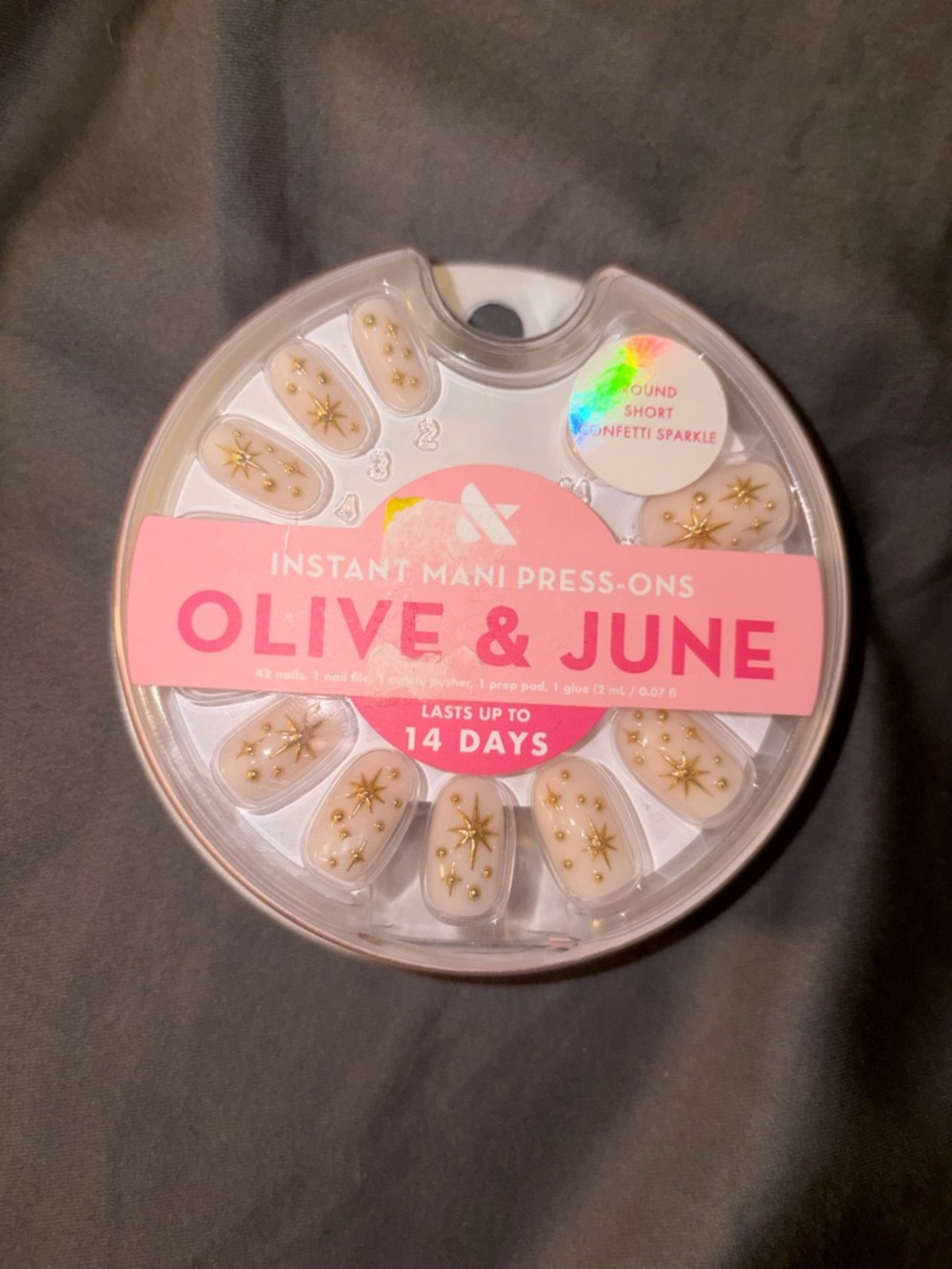 Olive & June Instant Mani Press-Ons — Cream with Gold Star Accents
